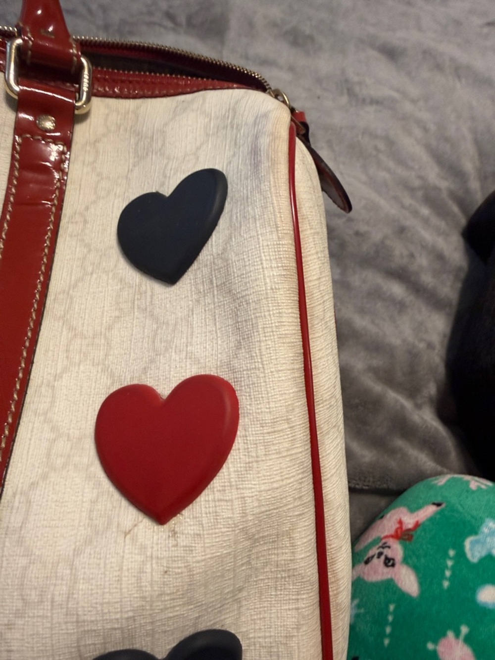 Authentic Gucci Boston Bag with Red and Black Heart Appliqués - Picture 3 of 11